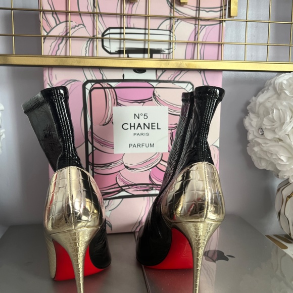 Red bottoms - Picture 4 of 7